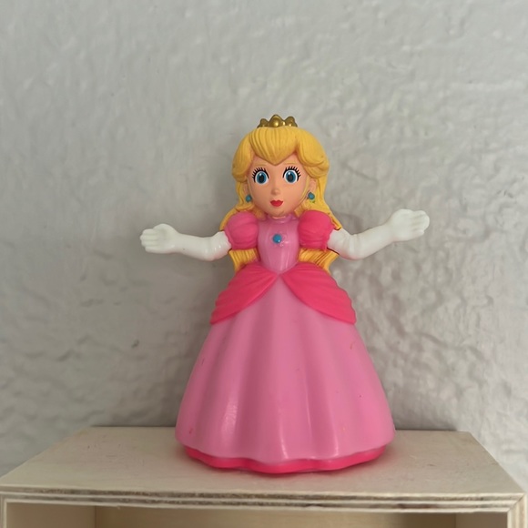 Princess Peach Mario Bros - Picture 1 of 3